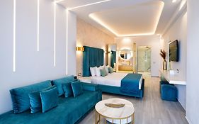 Aura Suites